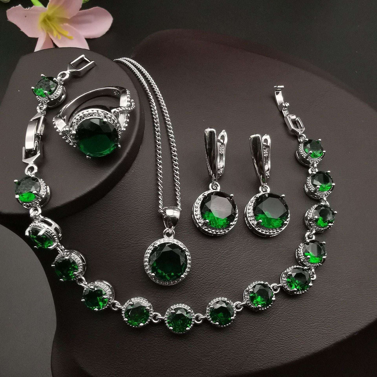 Round Crystal Ring Set UK: How to Style 4-Piece Jewellery Sets