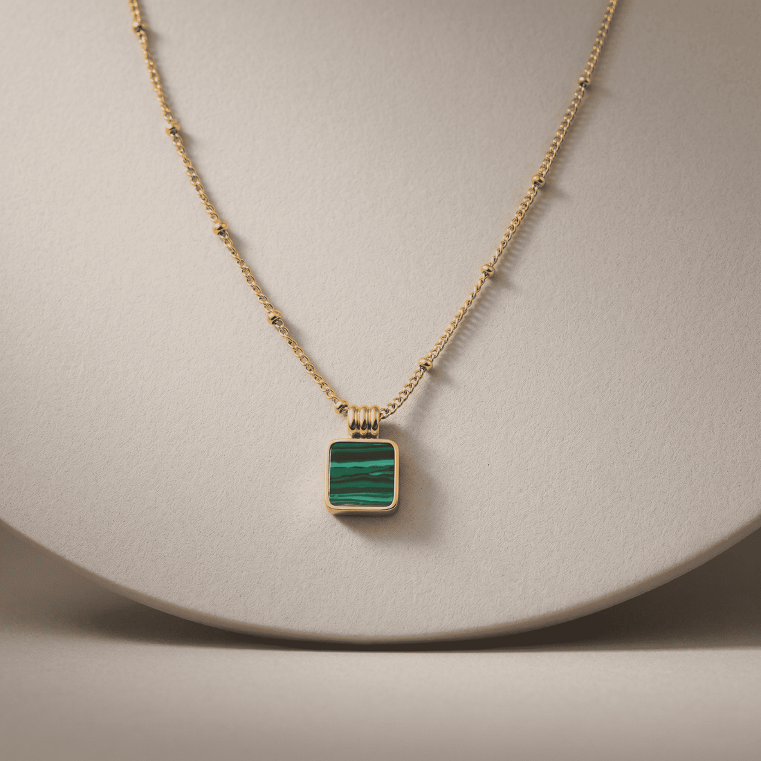 Master Jewelry Trends 2026 Styling the European And American Ins Cold Wind Round Bead Chain with Minimalist Touch