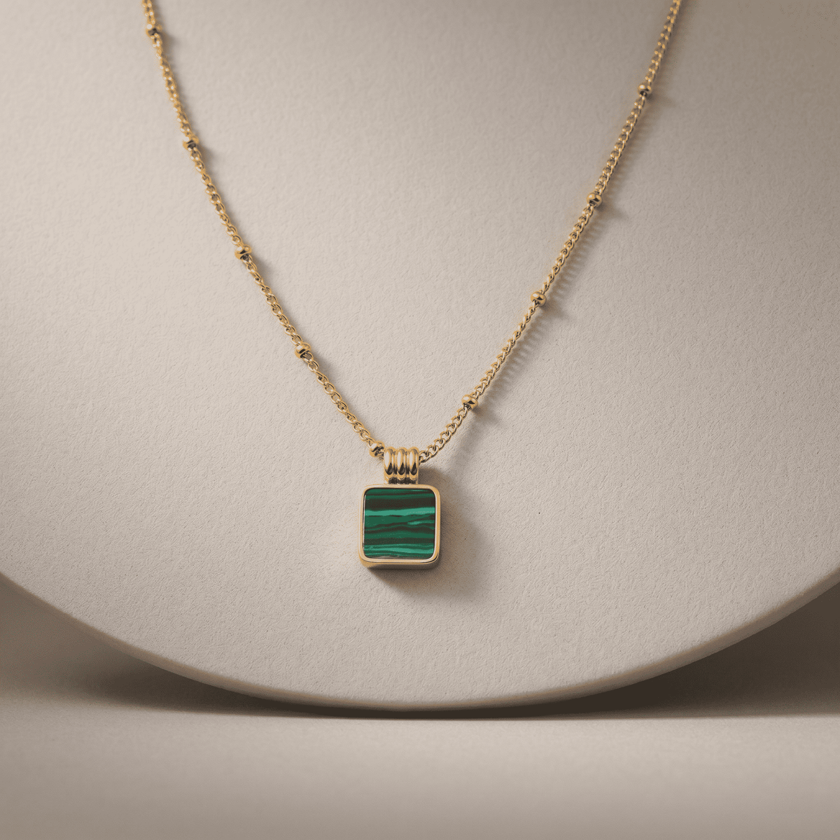 Master Jewelry Trends 2026 Styling the European And American Ins Cold Wind Round Bead Chain with Minimalist Touch